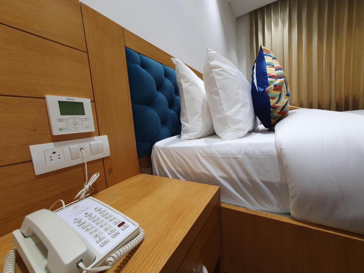 Hotel Classio Royale Amritsar Exterior photo