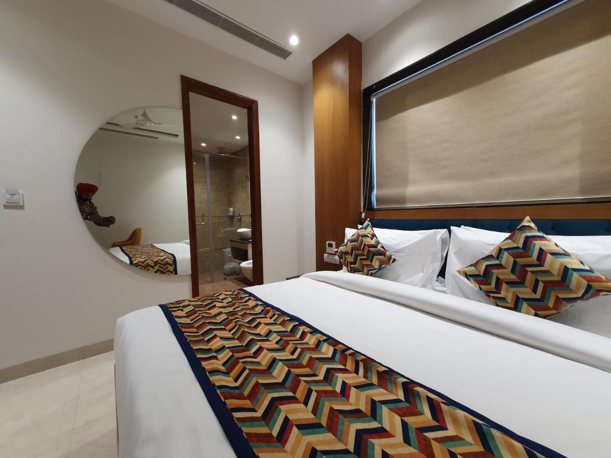 Hotel Classio Royale Amritsar Exterior photo