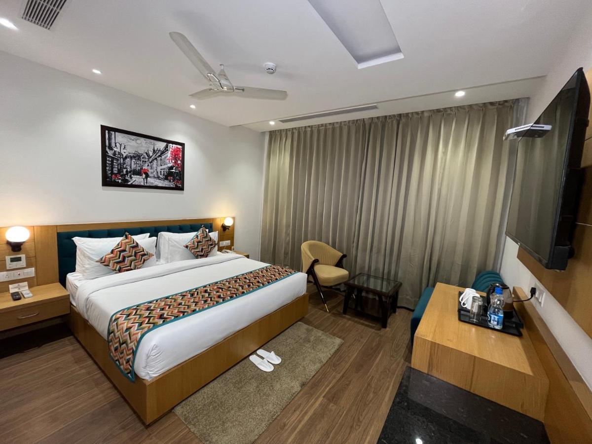 Hotel Classio Royale Amritsar Exterior photo