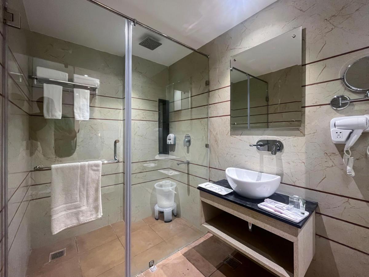 Hotel Classio Royale Amritsar Exterior photo
